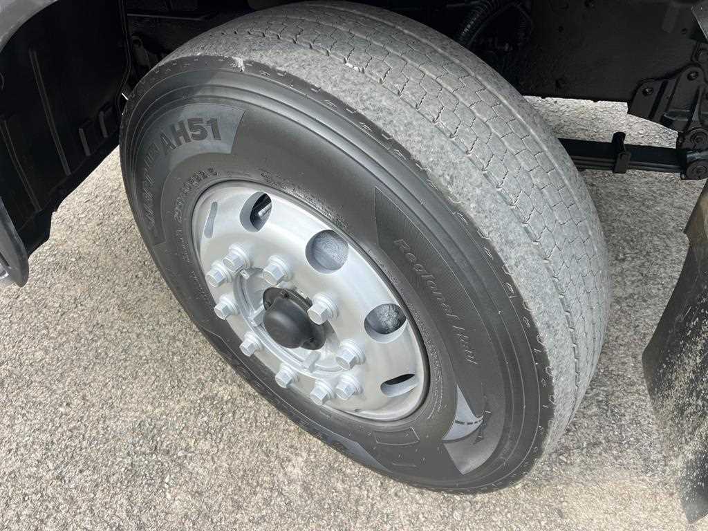 medium and large cargo truck - Vista 12