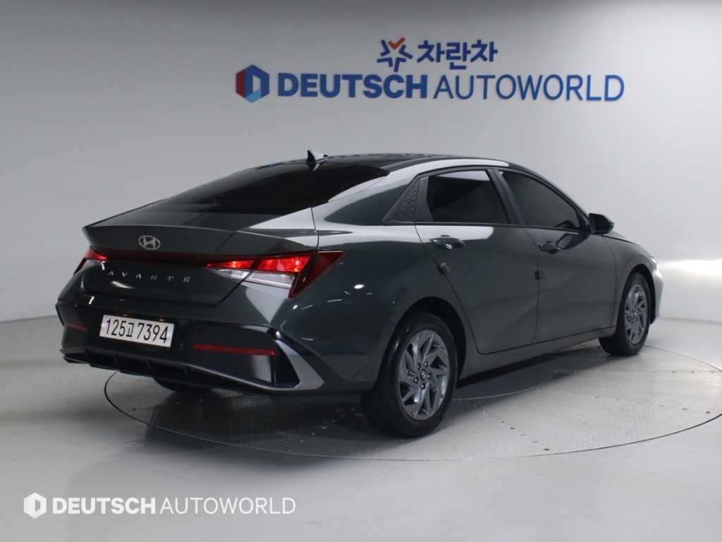 HYUNDAI Avante - Vista 2