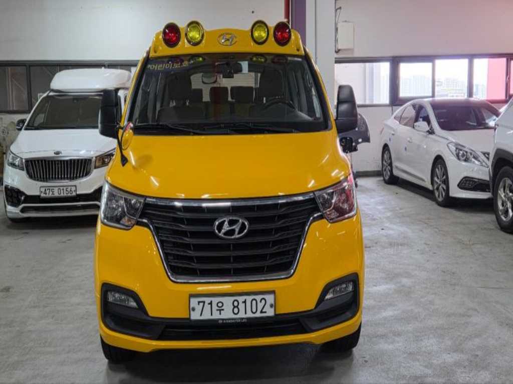 HYUNDAI Starex - Vista 2