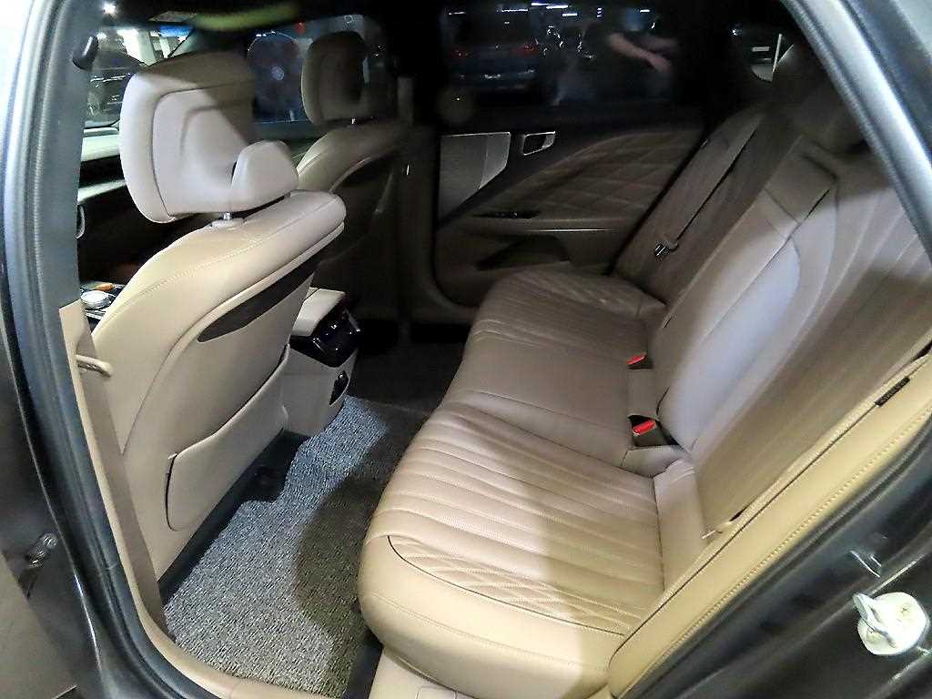 KIA K8 - Vista 7