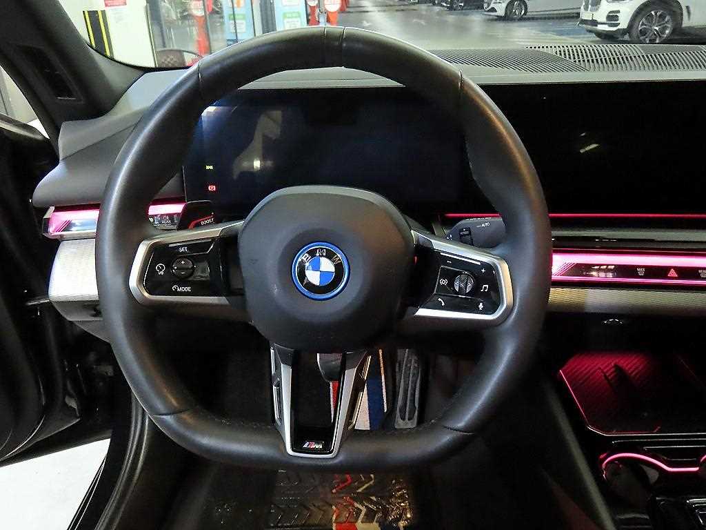 BMW i5 - Vista 8