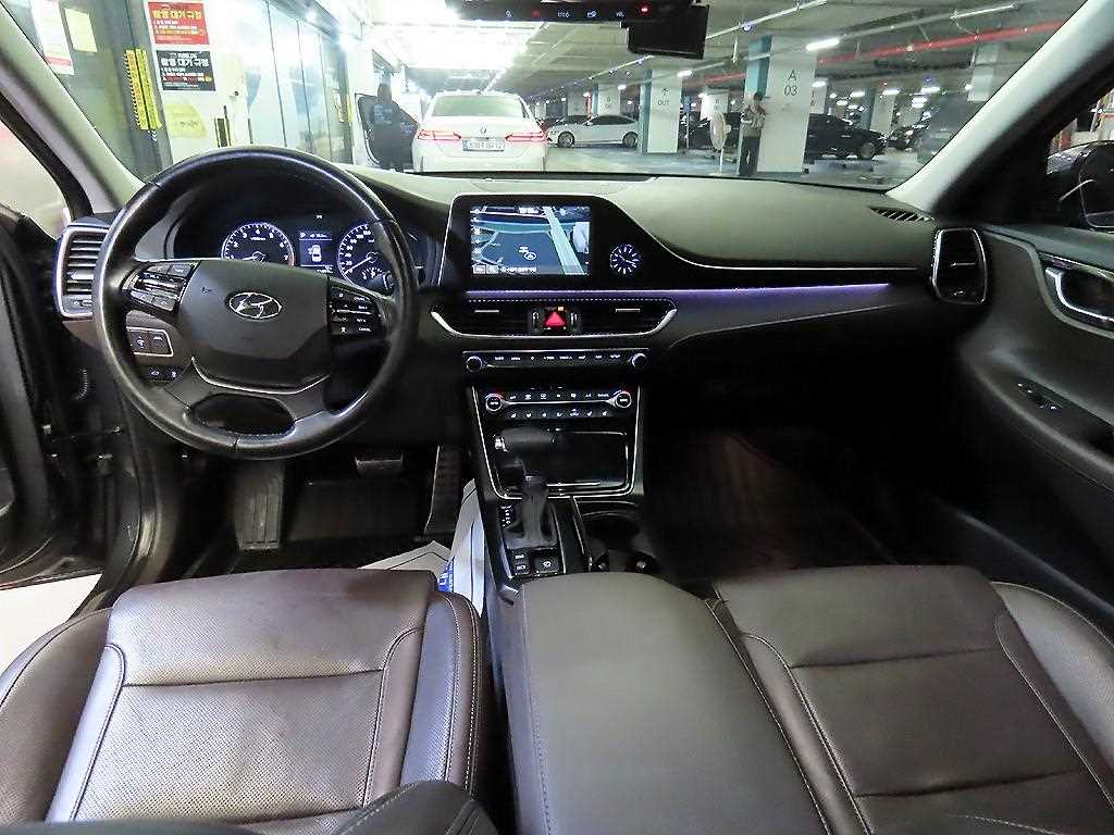 HYUNDAI Grandeur - Vista 10