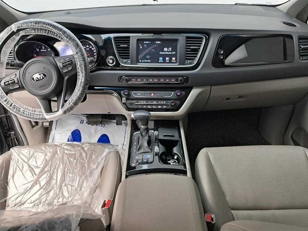 KIA Carnival - Vista 6
