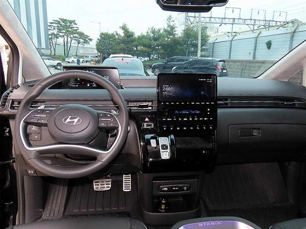 HYUNDAI Staria - Vista 8