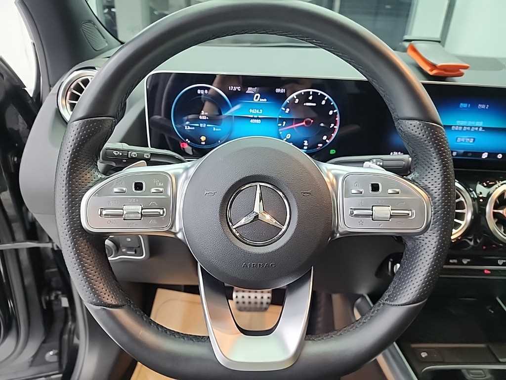 Mercedes Benz GLA Class - Vista 9