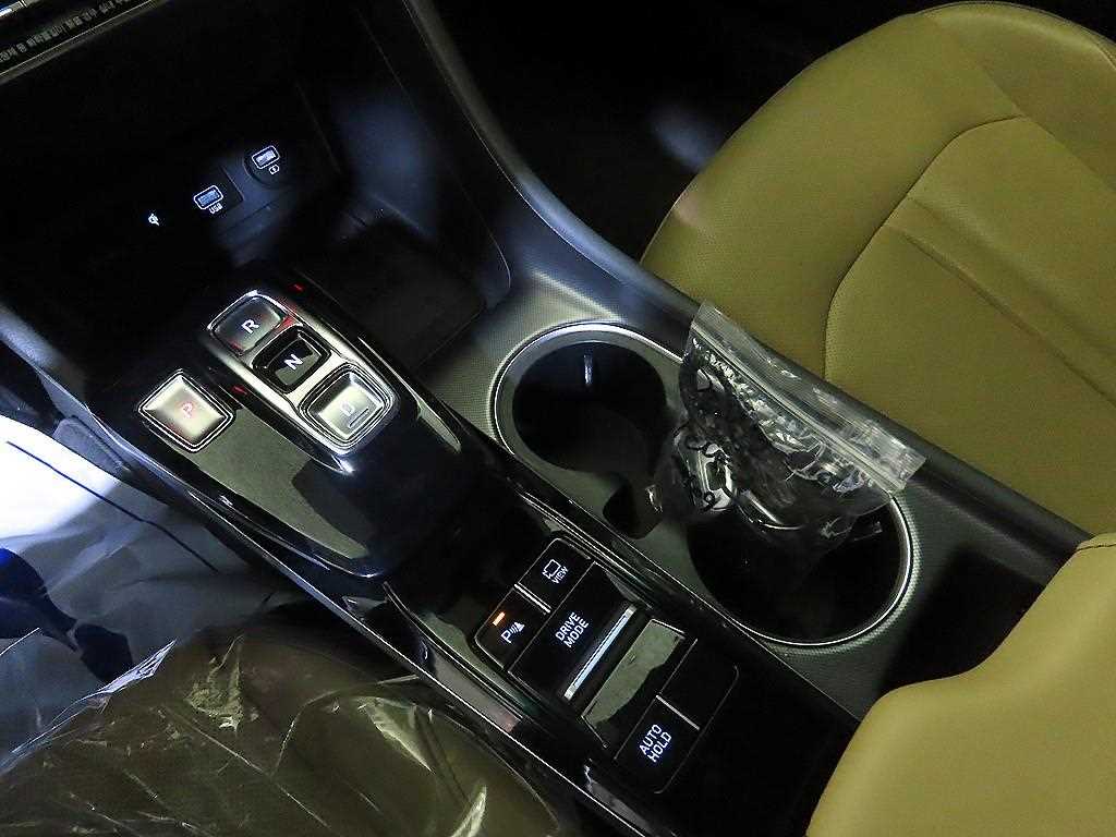 HYUNDAI Sonata - Vista 12