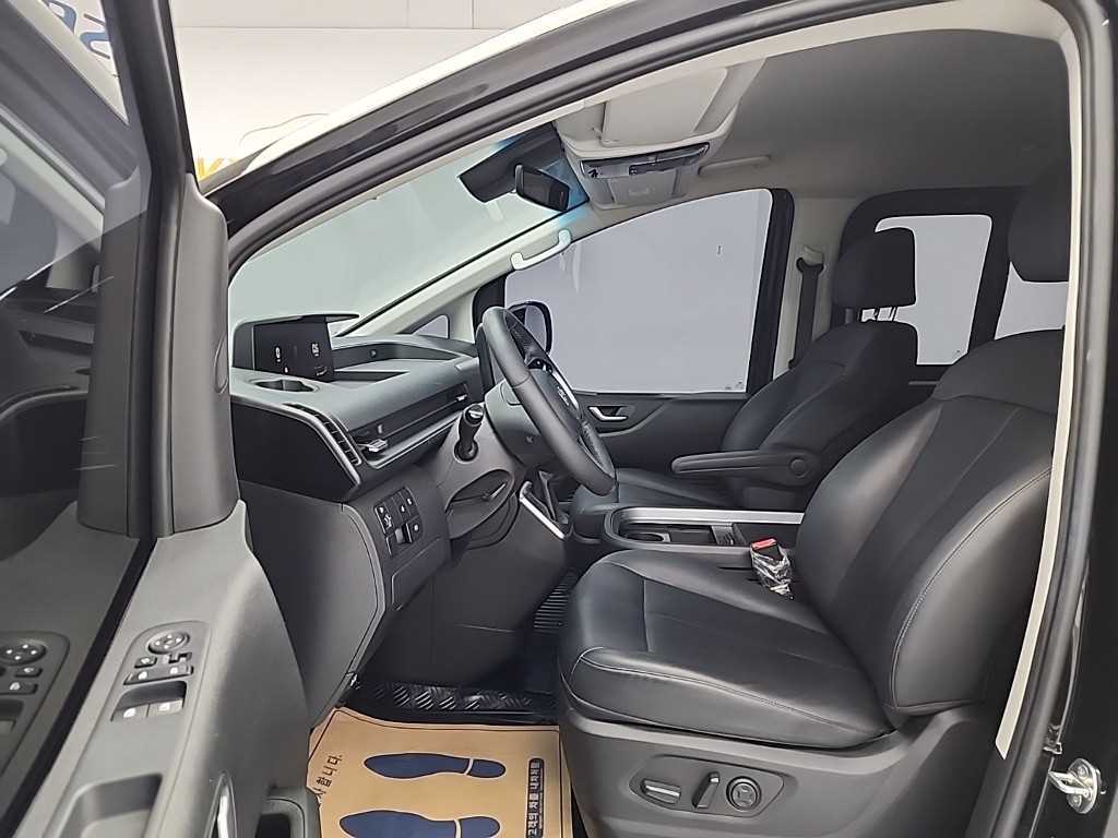 HYUNDAI Staria - Vista 11