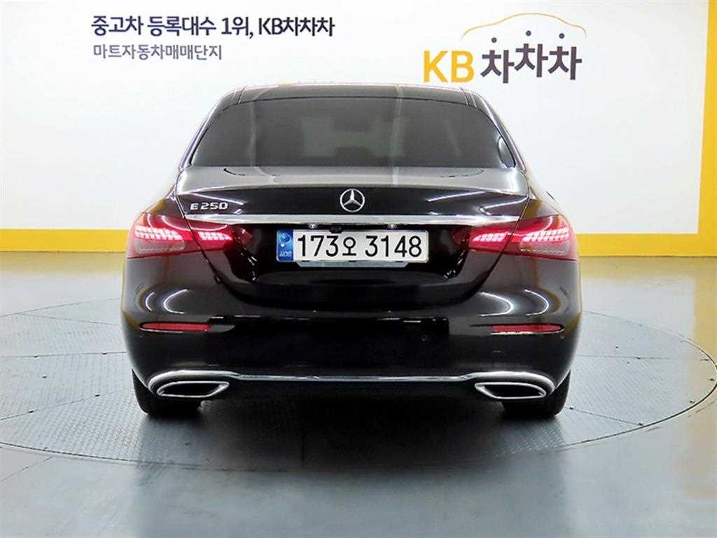 Mercedes Benz E class - Vista 3