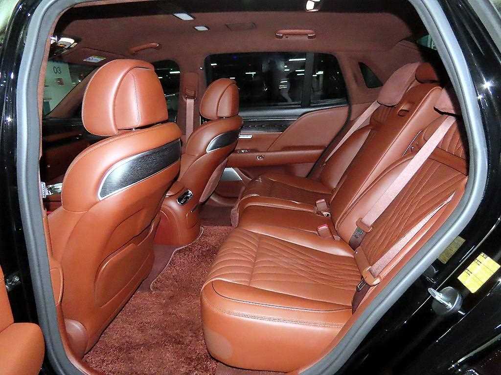 Genesis G90 - Vista 7