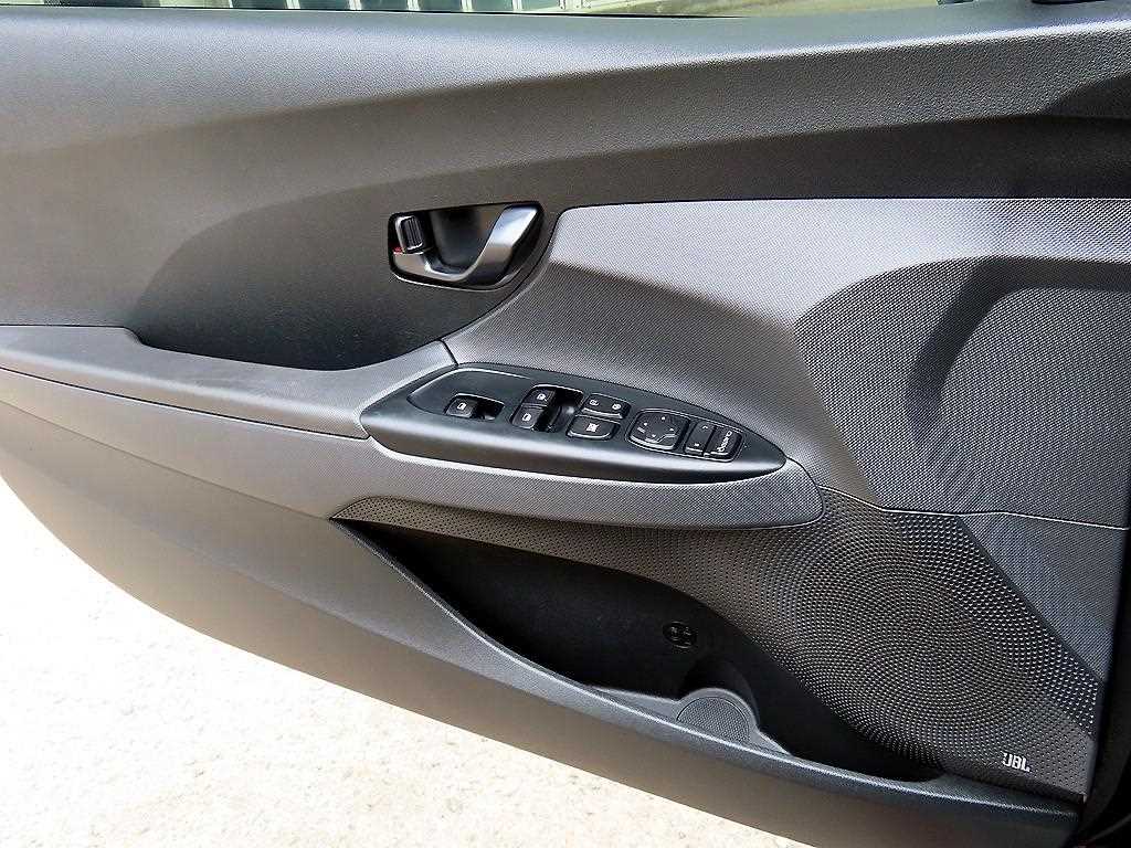 HYUNDAI Veloster - Vista 11