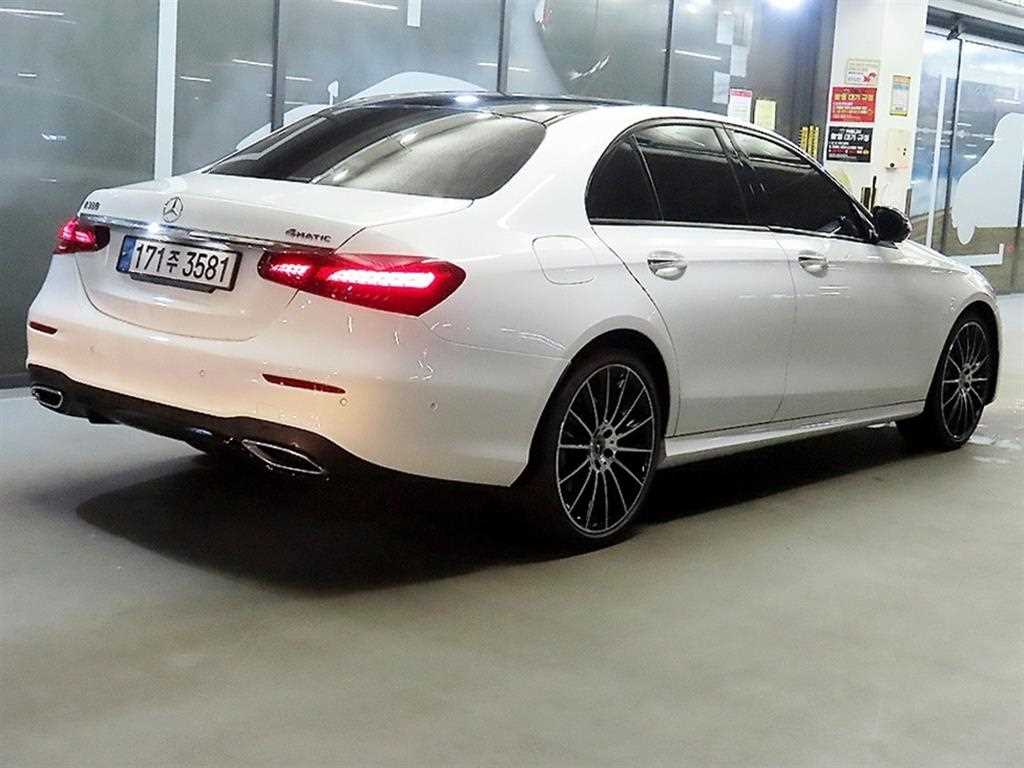 Mercedes Benz E class - Vista 4
