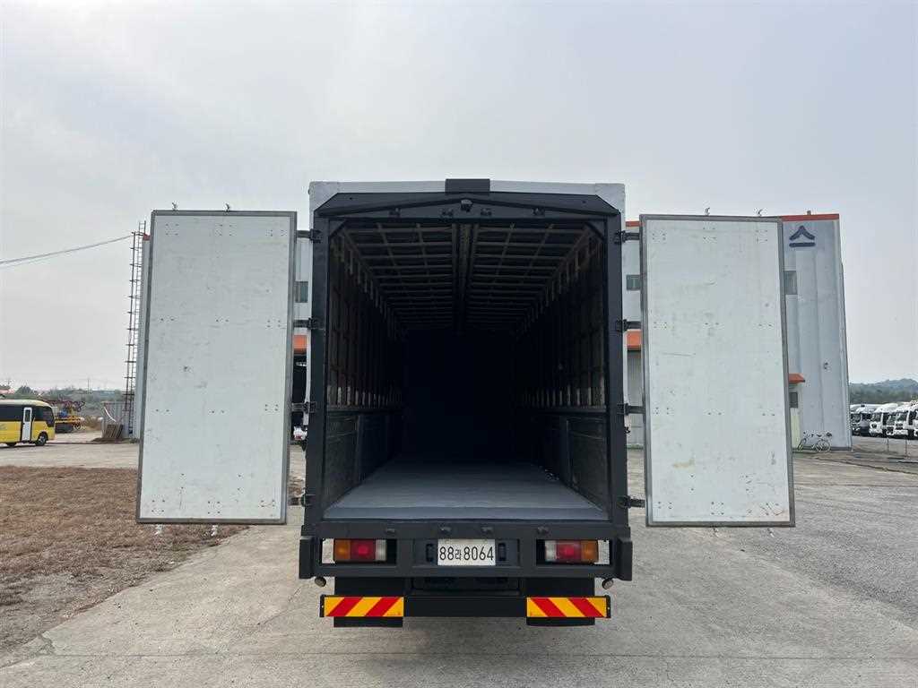 medium and large cargo truck - Vista 7