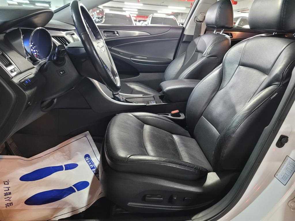 HYUNDAI Sonata - Vista 7