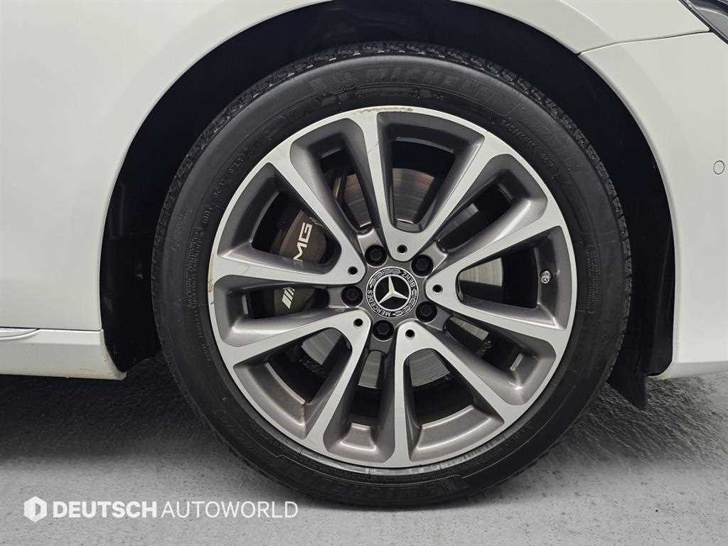 Mercedes Benz E class - Vista 5