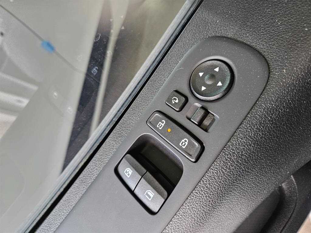 HYUNDAI Staria 2025 Blanco - Importación desde Corea - HF Imports Iquique - Foto 13