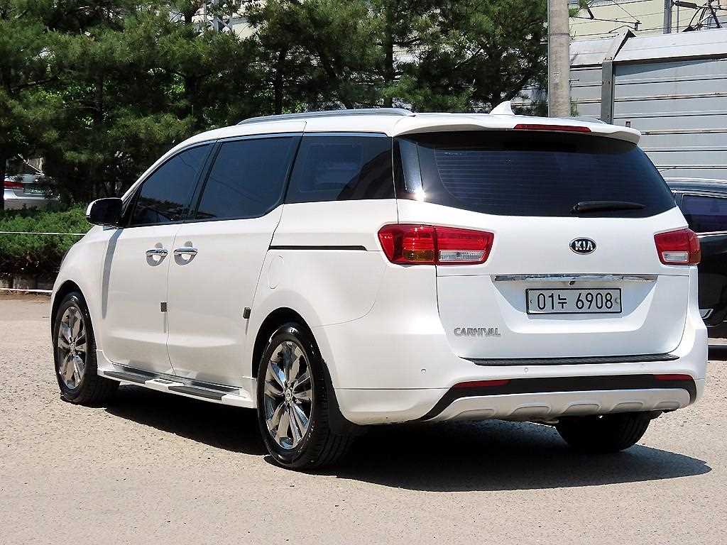 KIA Carnival - Vista 3