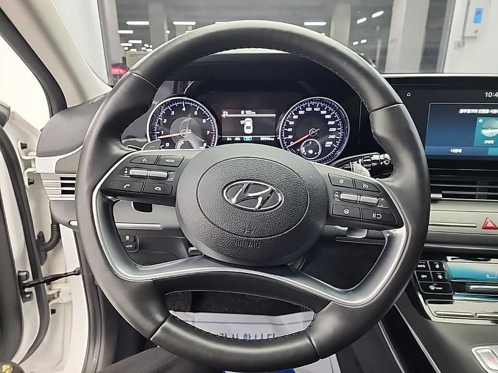 HYUNDAI Grandeur - Vista 9