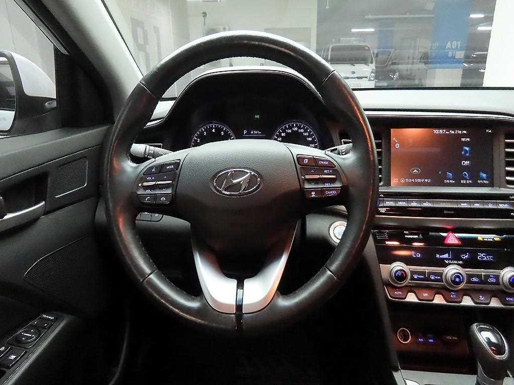 HYUNDAI Avante - Vista 7