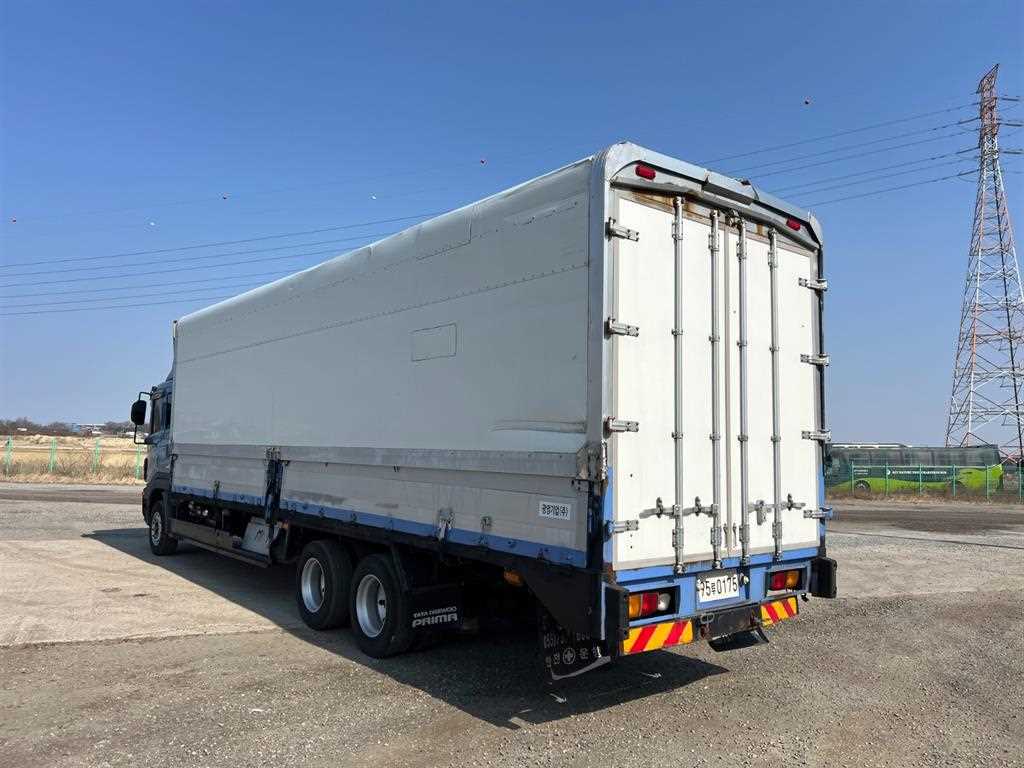 medium and large cargo truck - Vista 3