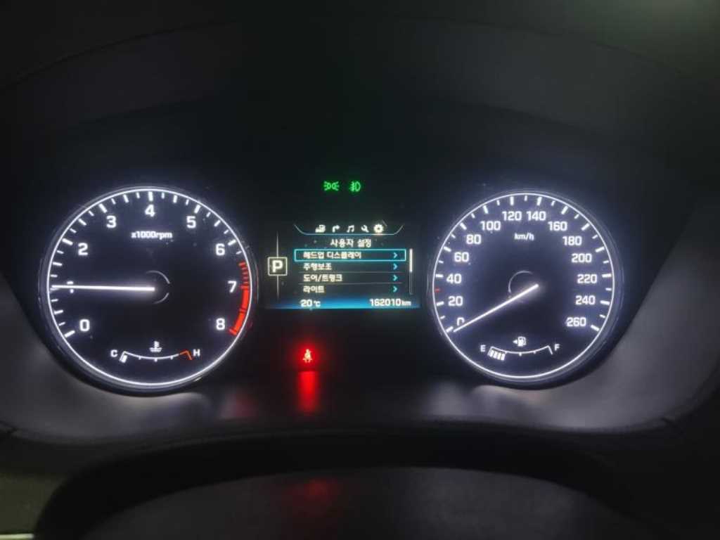 HYUNDAI Genesis - Vista 10