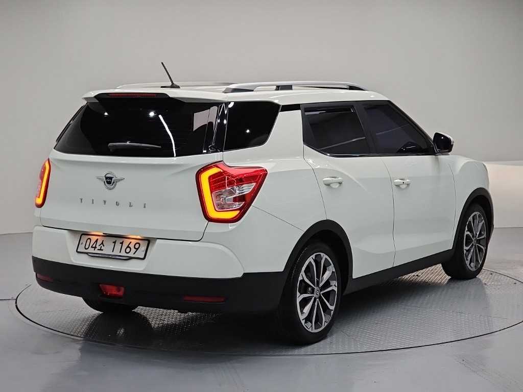 Ssangyong Tivoli - Vista 4