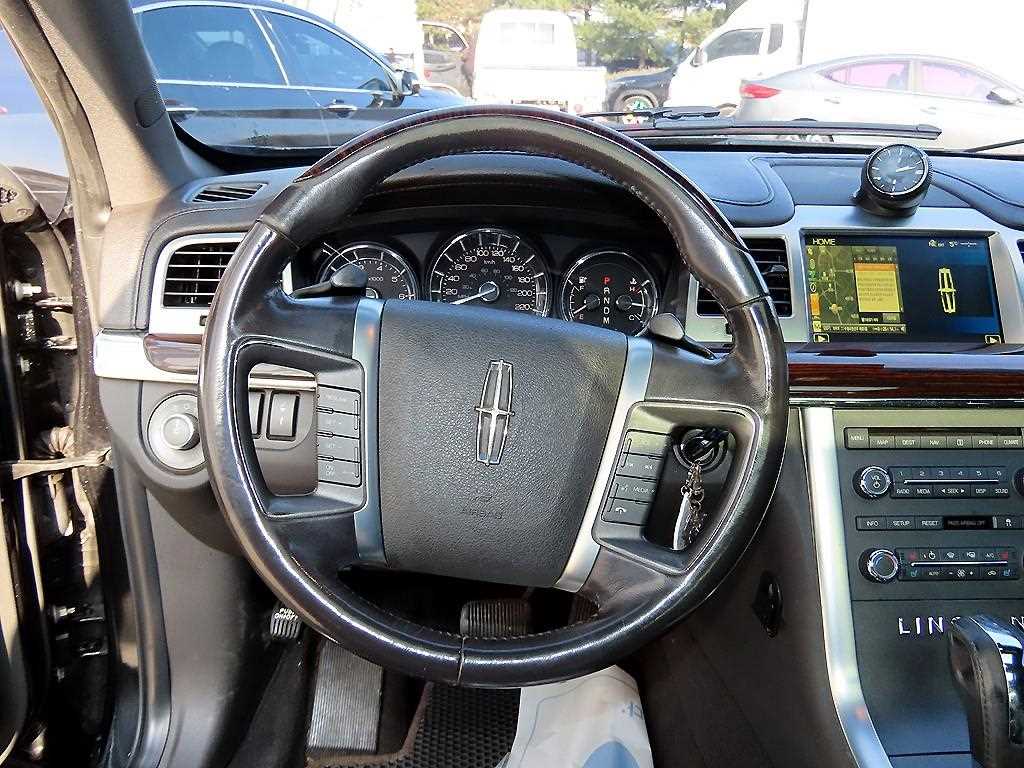 Lincoln MKS - Vista 8