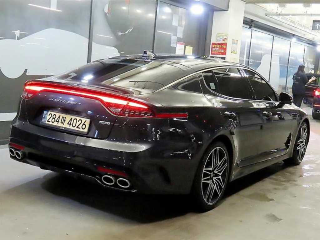 KIA Stinger - Vista 4