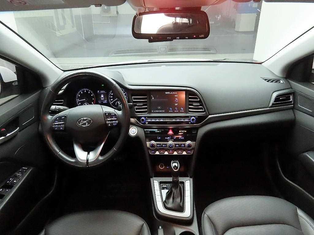 HYUNDAI Avante - Vista 8