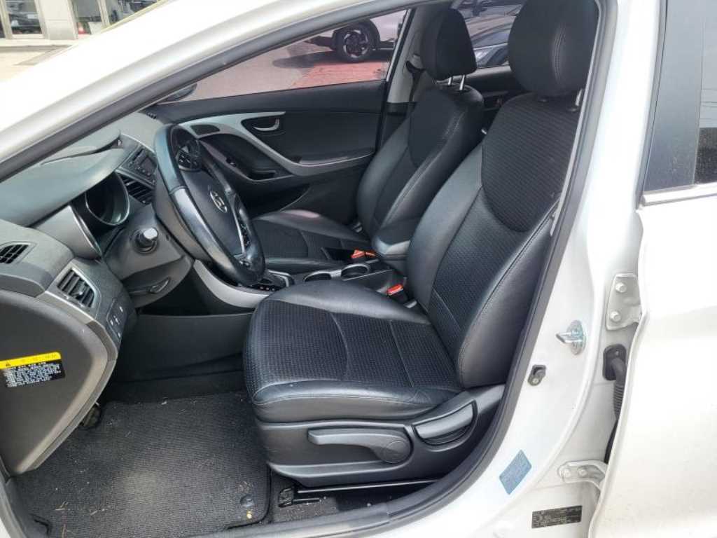 HYUNDAI Avante - Vista 8