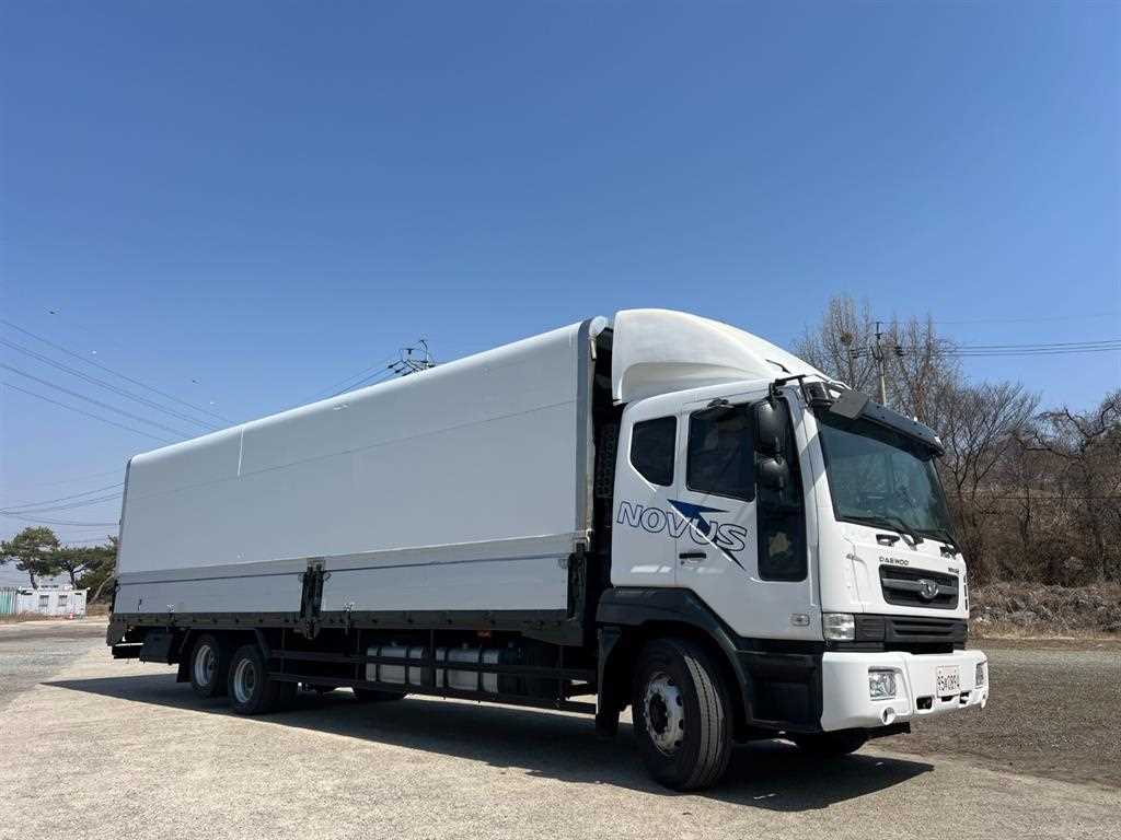 medium and large cargo truck - Vista 2