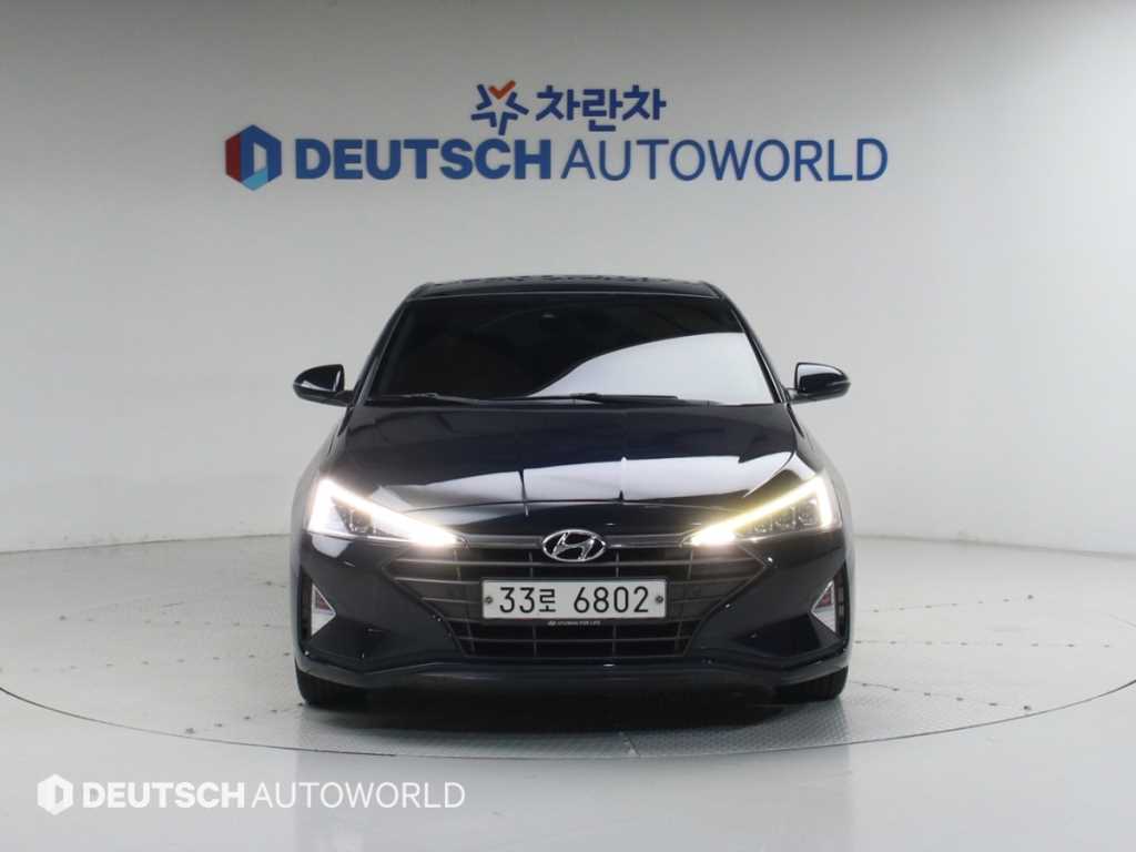 HYUNDAI Avante - Vista 3