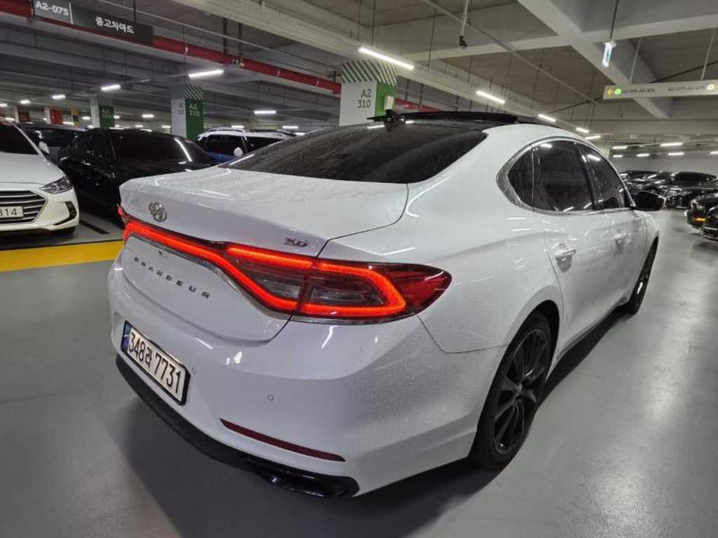HYUNDAI Grandeur - Vista 6