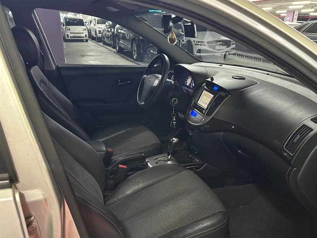 HYUNDAI Avante - Vista 6