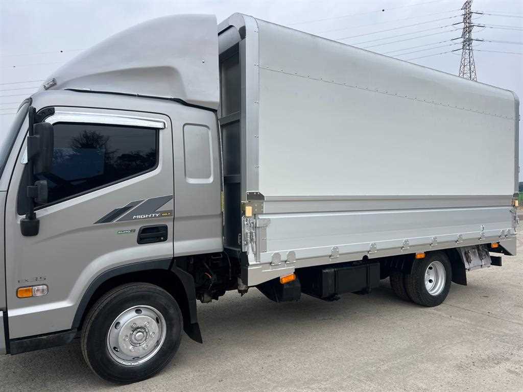 medium and large cargo truck - Vista 9