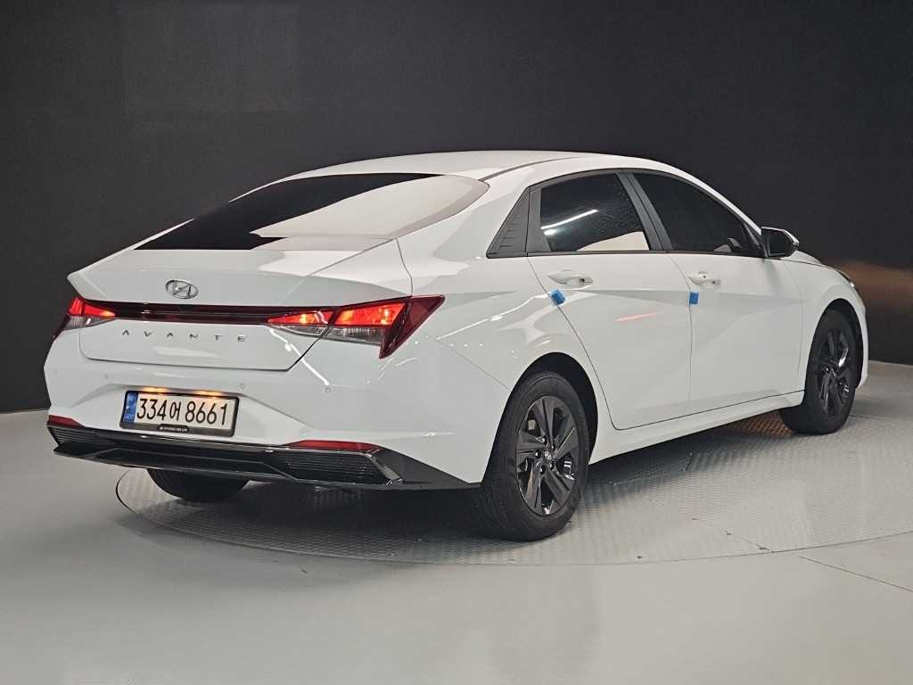 HYUNDAI Avante - Vista 4
