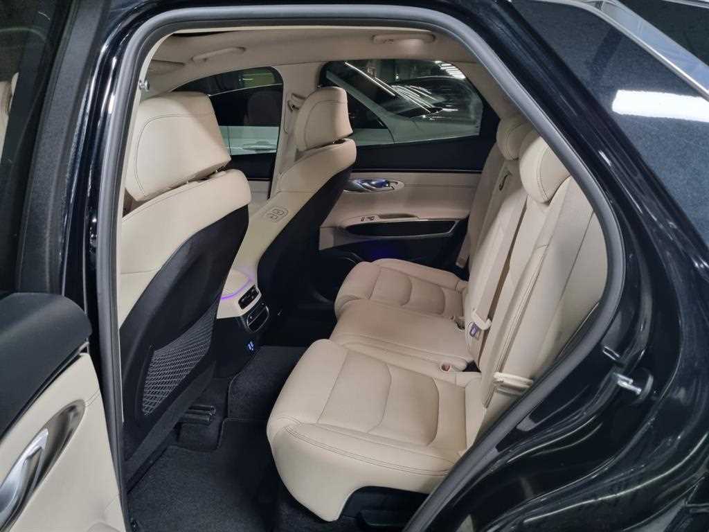 Genesis GV70 - Vista 6
