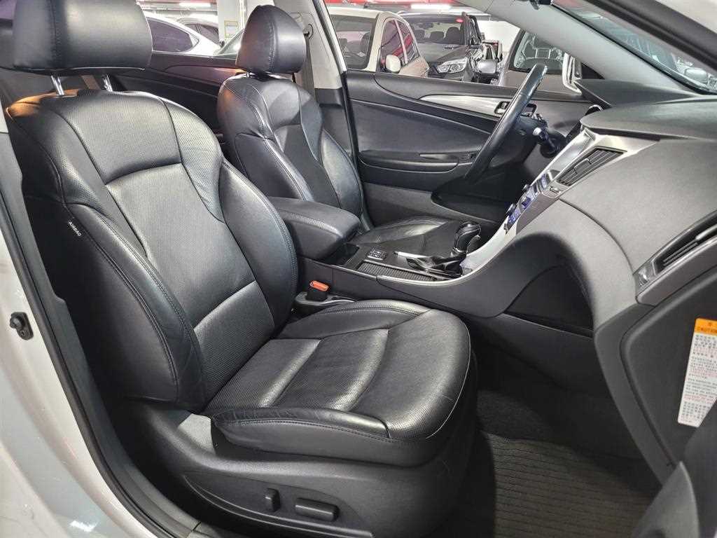 HYUNDAI Sonata - Vista 8