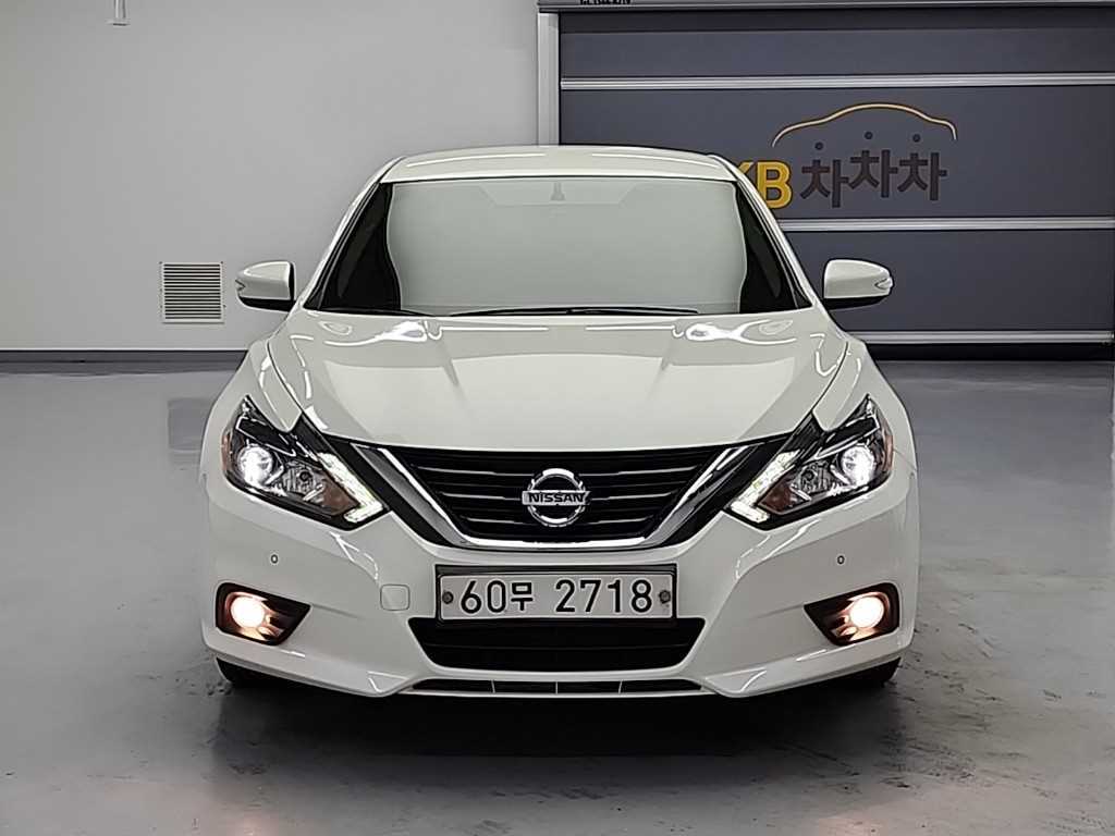 Nissan Altima - Vista 2