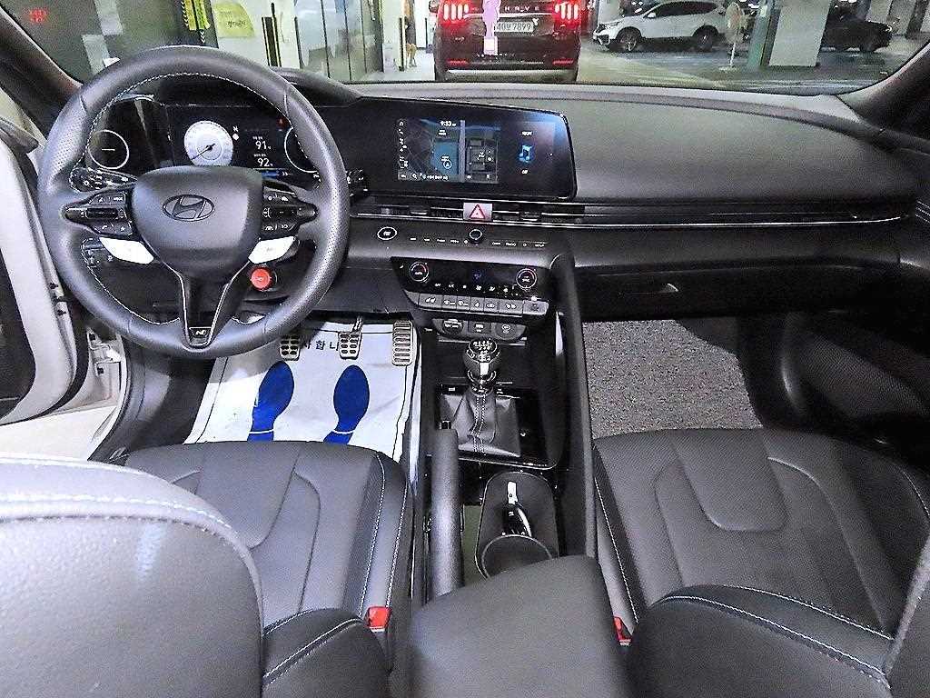 HYUNDAI Avante - Vista 10
