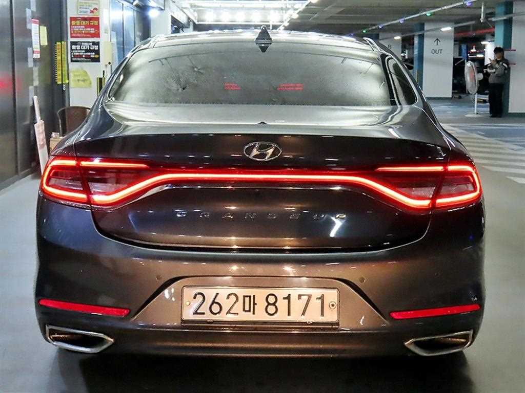 HYUNDAI Grandeur - Vista 5