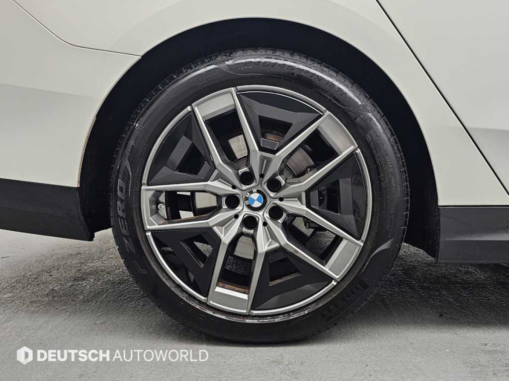 BMW 5 Series - Vista 5