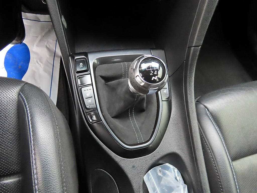 HYUNDAI Veloster - Vista 10