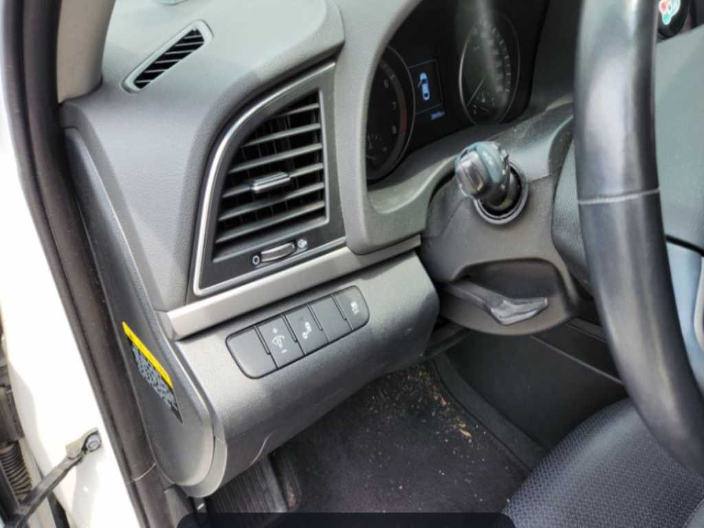 HYUNDAI Avante - Vista 7