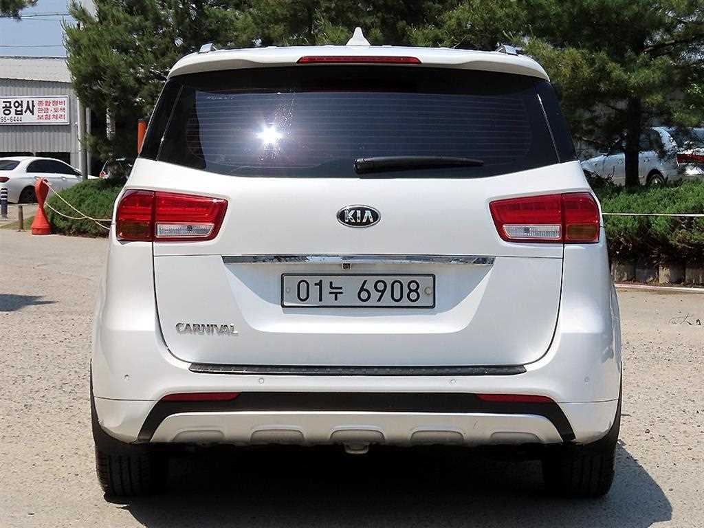 KIA Carnival - Vista 4