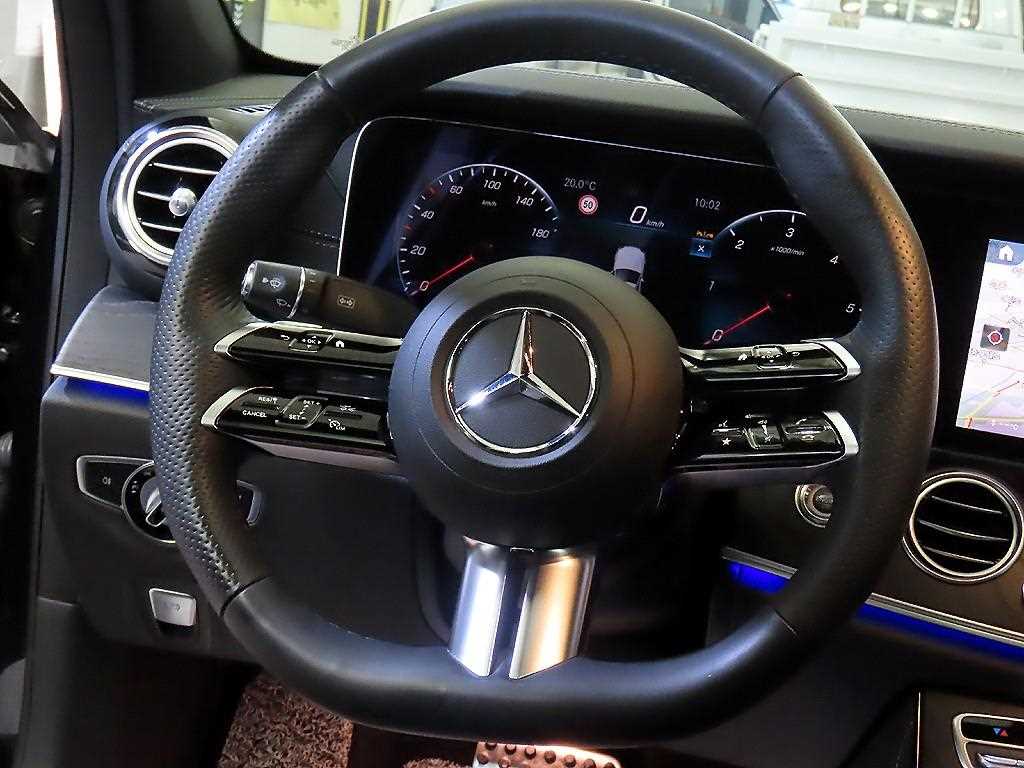 Mercedes Benz E class - Vista 8