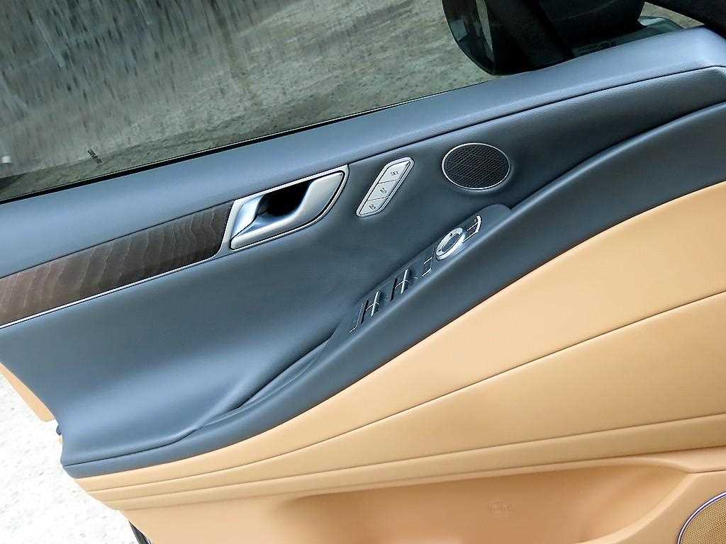 Genesis G80 - Vista 12