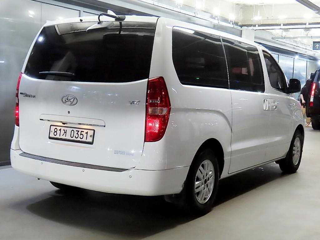HYUNDAI Starex - Vista 4