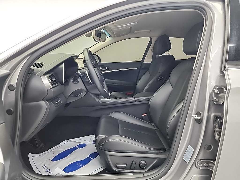 Genesis G70 - Vista 11
