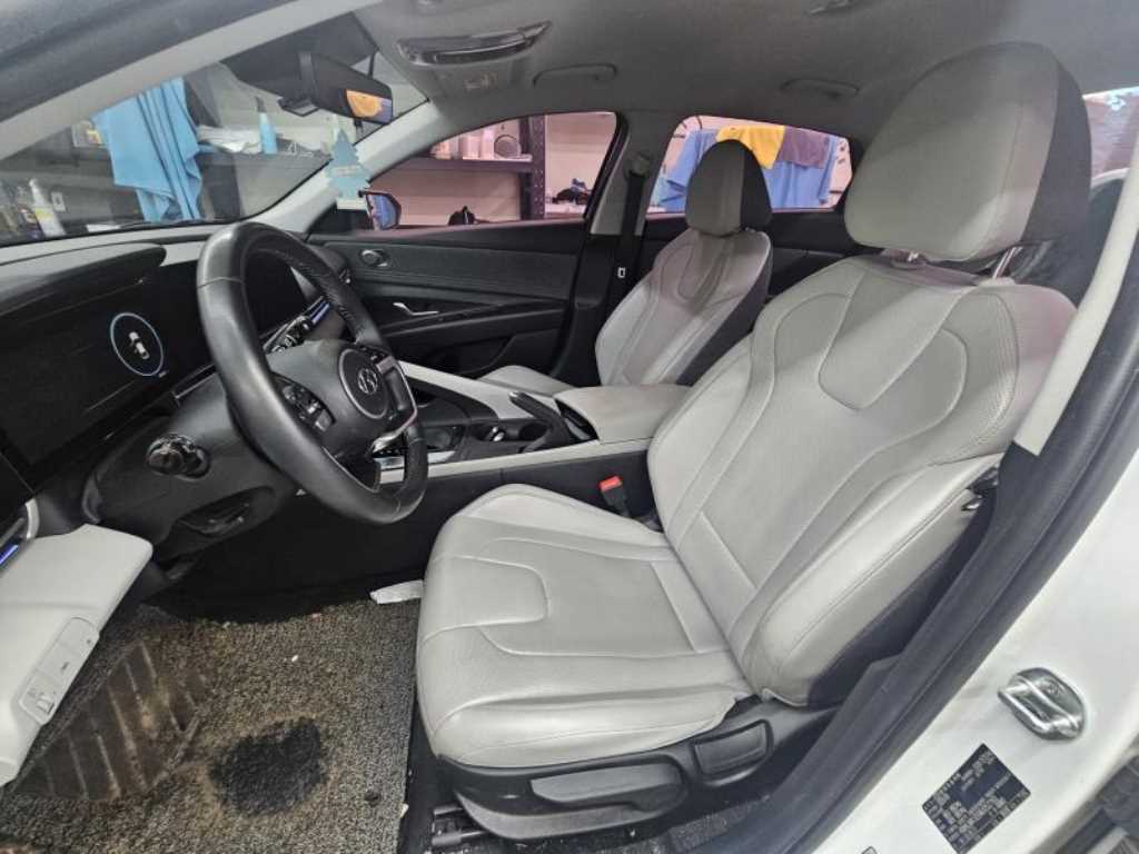 HYUNDAI Avante - Vista 8