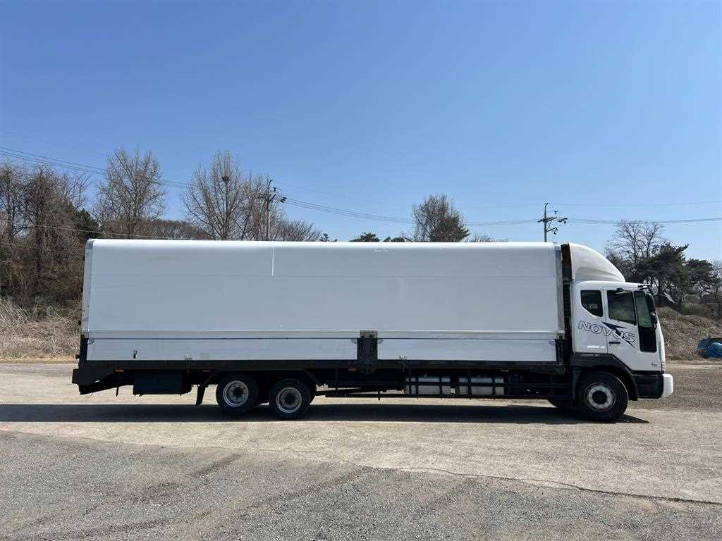 medium and large cargo truck - Vista 5